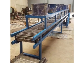 降溫傳送帶，風(fēng)冷輸送機(jī)，給高溫?zé)峒t鍛造件降溫的鏈條片輸送機(jī)