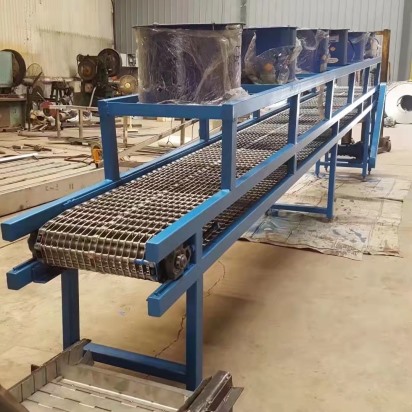 降溫傳送帶，風(fēng)冷輸送機(jī)，給高溫?zé)峒t鍛造件降溫的鏈條片輸送機(jī)